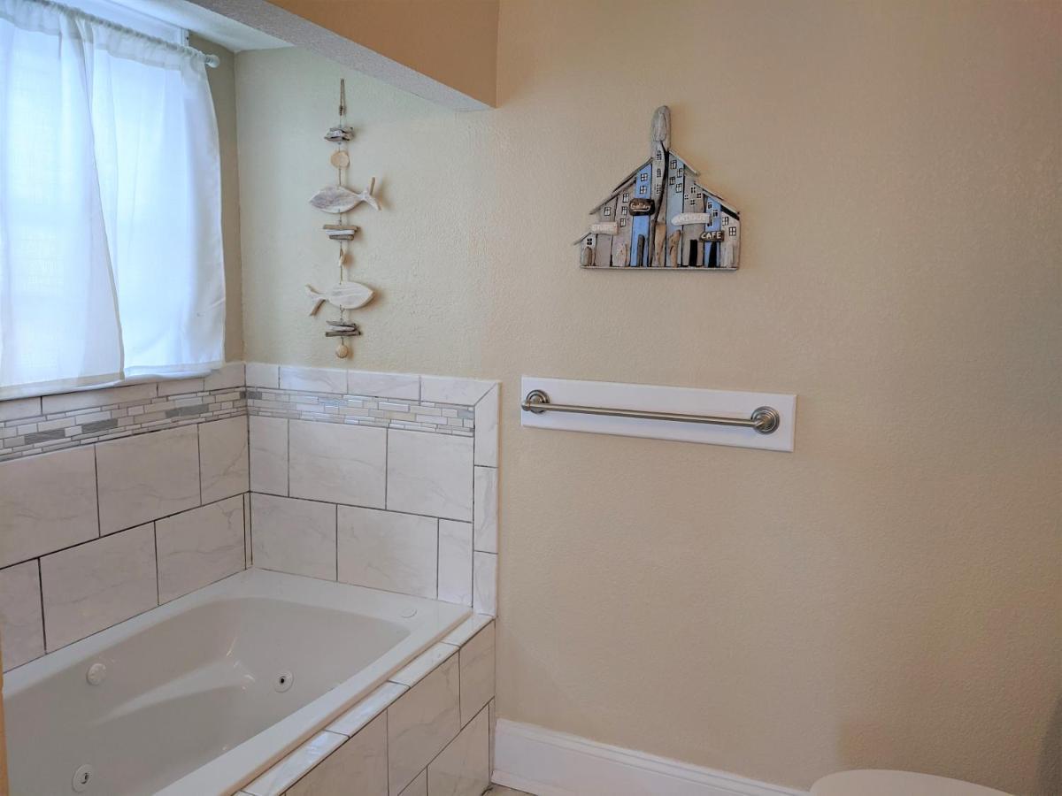 2508 Beach Rd, Semi-Oceanfront, Pool/Hot Tub Nags Head Luaran gambar